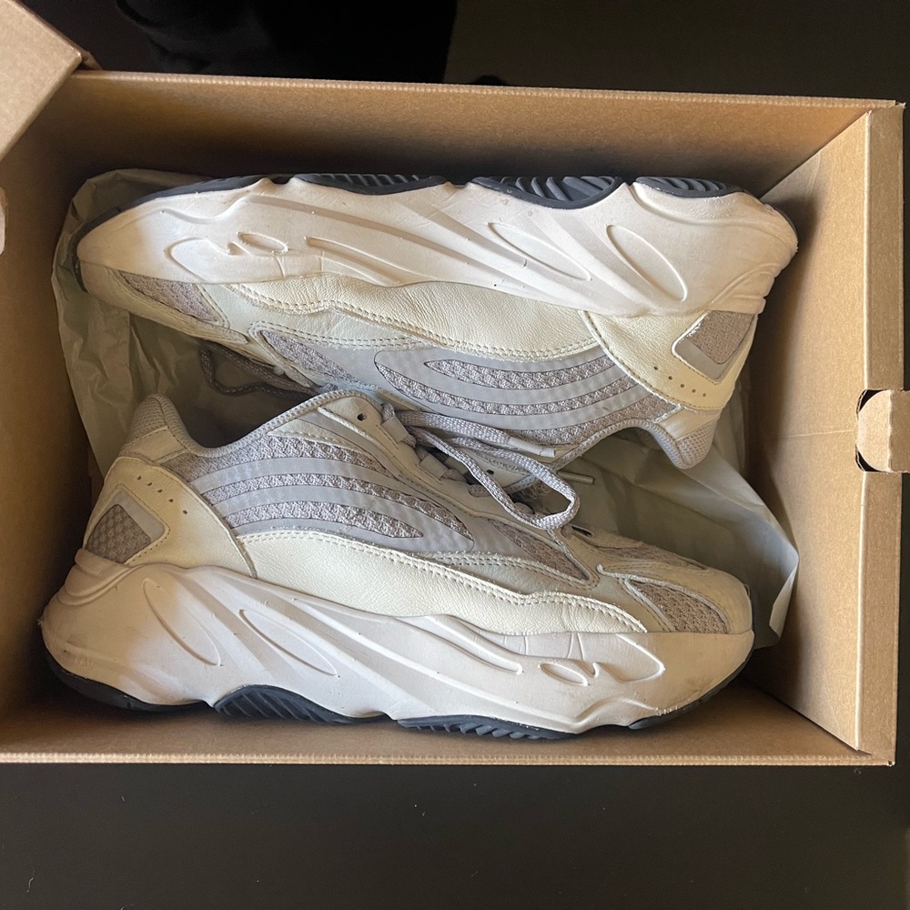 YEEZY Adidas 700 Static White